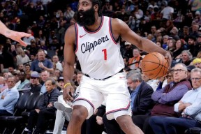 开云体育iOS版下载-赛地聚焦：NBA常规赛转会期热度飙升，里昂防线松动，震撼外界，纪律约束更严格(安东尼0809赛季常规赛十佳球)