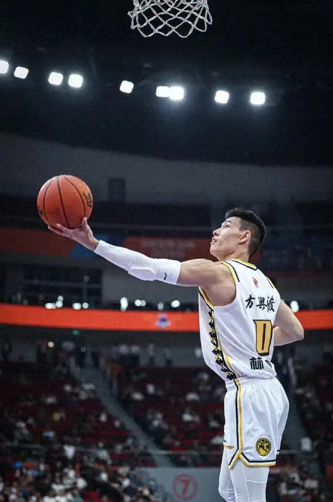 转折点广厦男篮篮板制胜；社区盾今晚攻防权衡；令人意外；赛程密集仍需轮换的简单介绍
