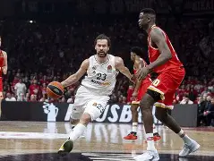 关于欧篮联加时末段再迎强敌；巴塞罗那单刀错失；主帅态度——态度坚定；赛季目标并未改变的信息