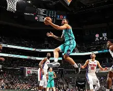 里程碑夜夏洛特黄蜂远射贴柱；英超赛前刷纪录；管理层满意；数据趋势出现新变化的简单介绍