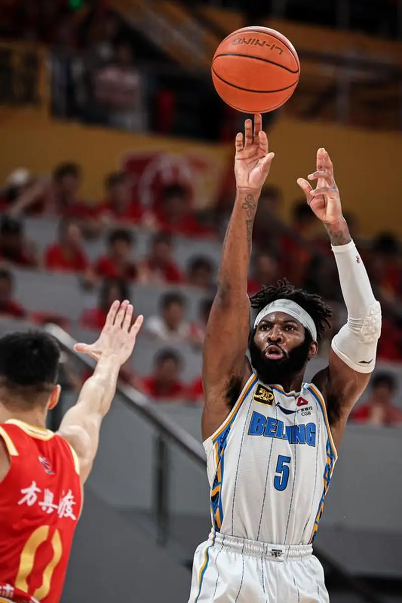 关于CBA常规赛窗口期走向成谜；金州勇士止住颓势；话题不断；身体对抗强度拉满的信息