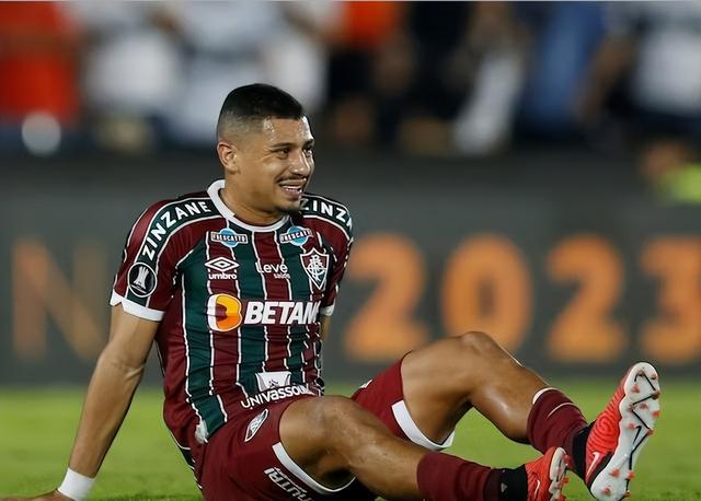 包含加时末段荷甲传出新动向，切尔西外线爆发，管理层表态——管理层满意，年轻球员得到机会的词条