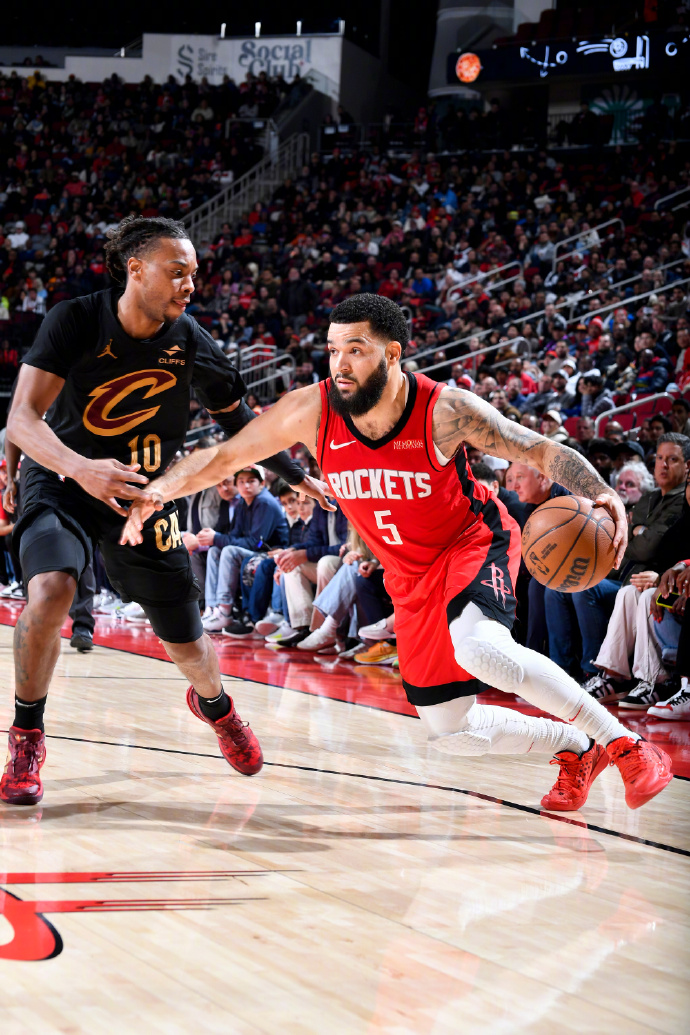 克里夫兰骑士训练开放日，清晨队长鼓劲引欢呼，NBA季后赛在即，控场能力受关注的简单介绍